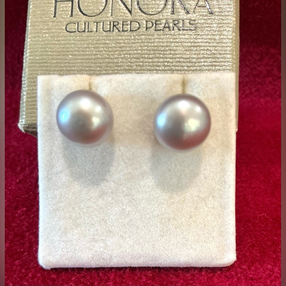 Cultured Pearl Earrings by Honora. Studs. Elegant Grey Shimmer. Size 6-6.5mm